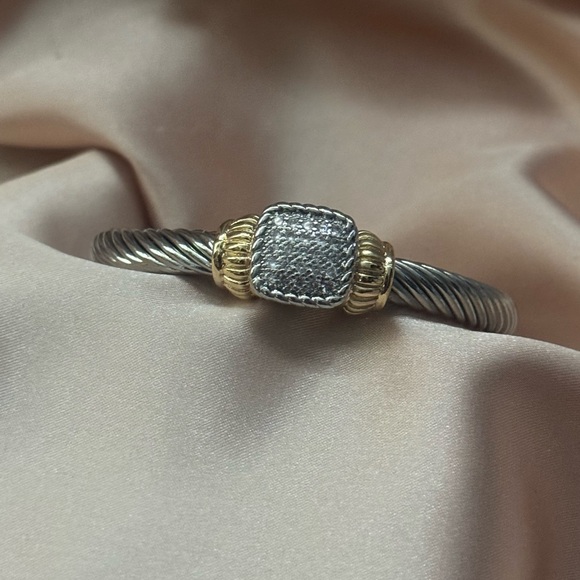 Elegant Silver and Gold Women's Bracelet - Picture 2 of 12